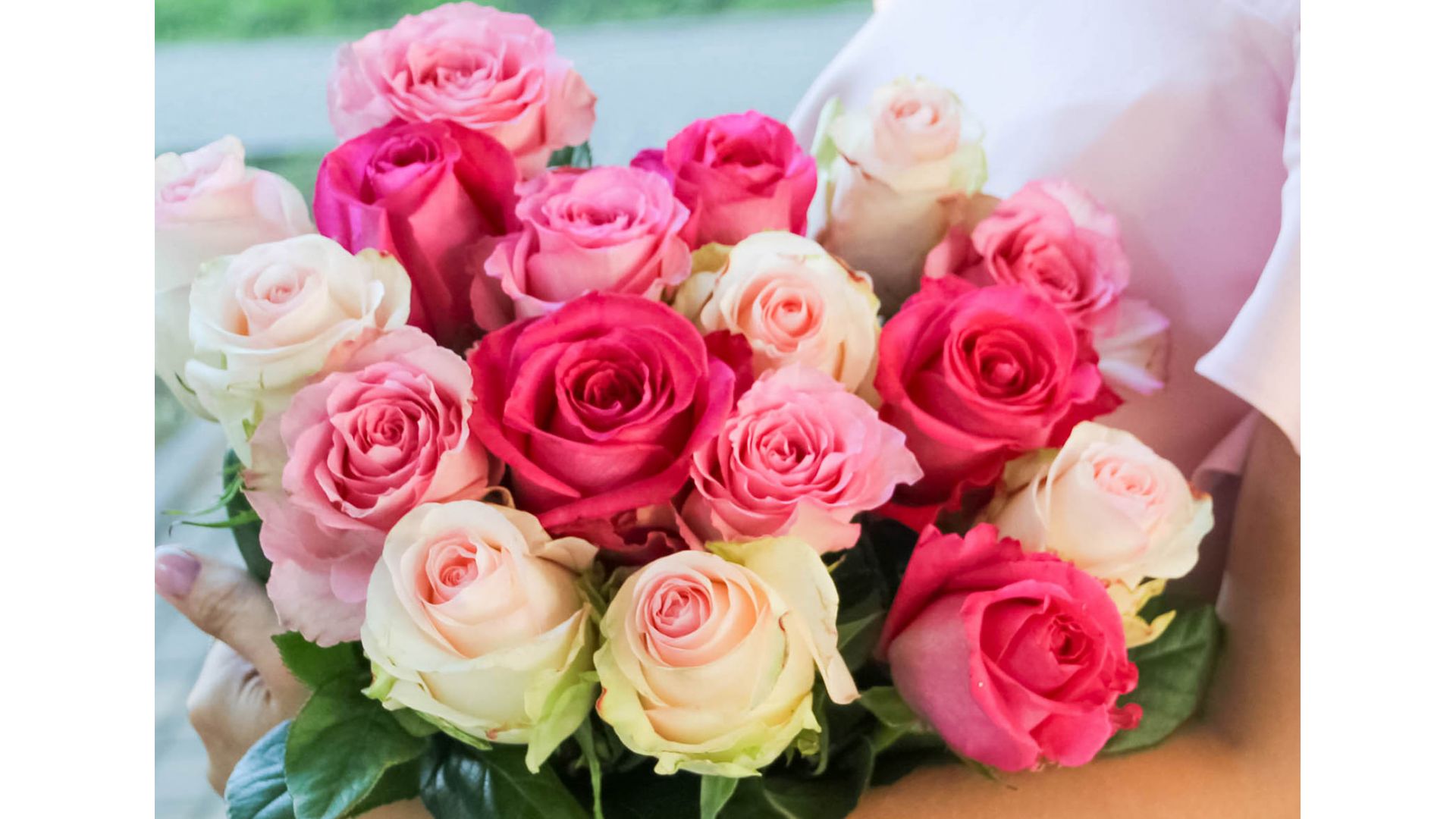 Фото очень красивого букета из 15 роз