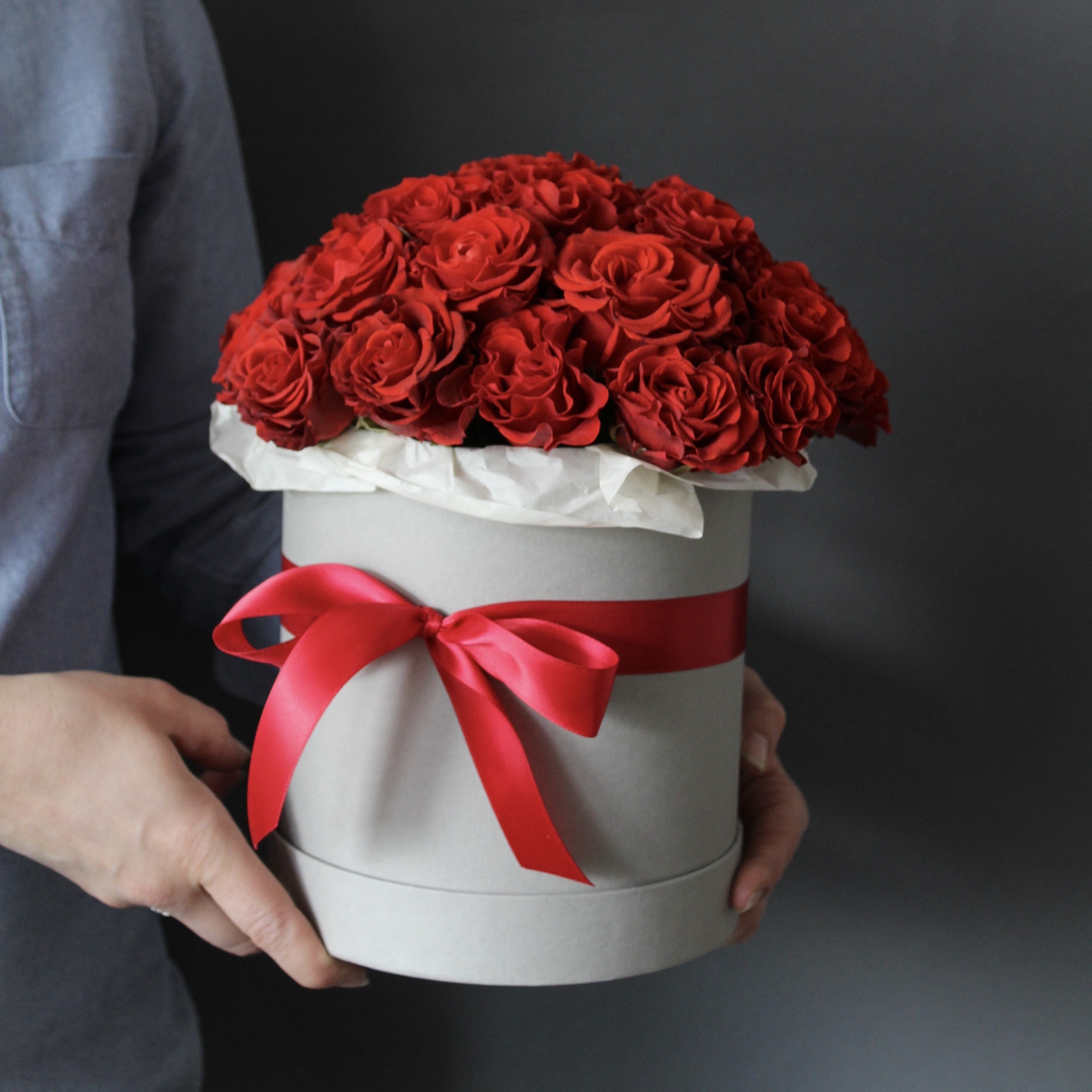 Фото доставленных роз в шляпной коробке в Санкт-Петербурге