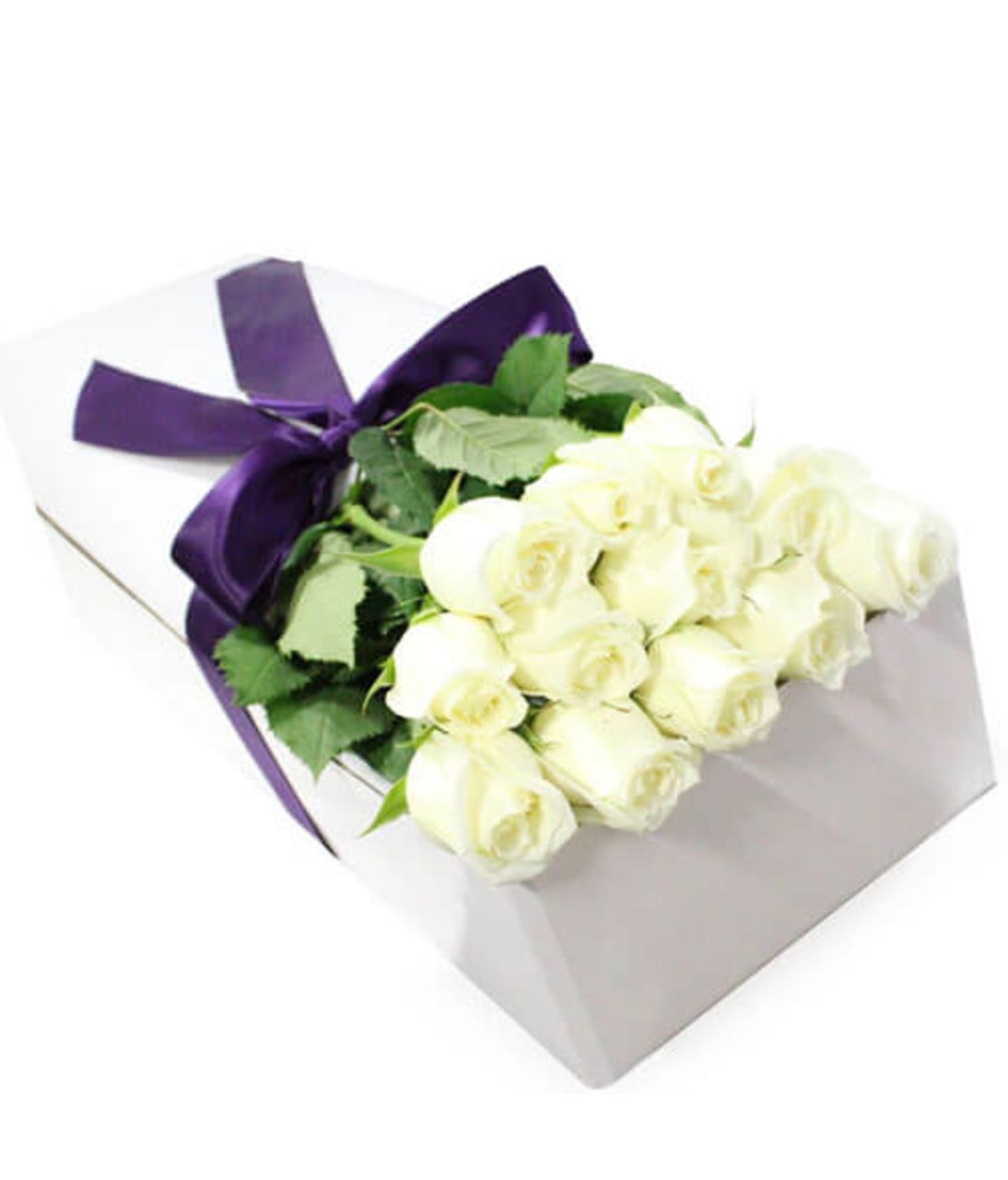 Фото купленных белых роз в коробке