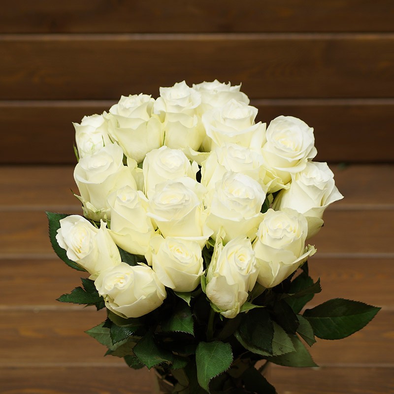 Фото оригинального букета из белых кенийских роз