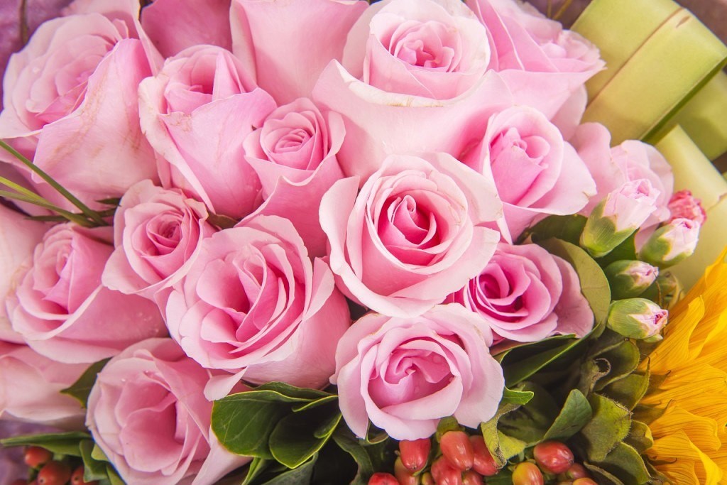 Фото букета с элитным сортом розовых роз
