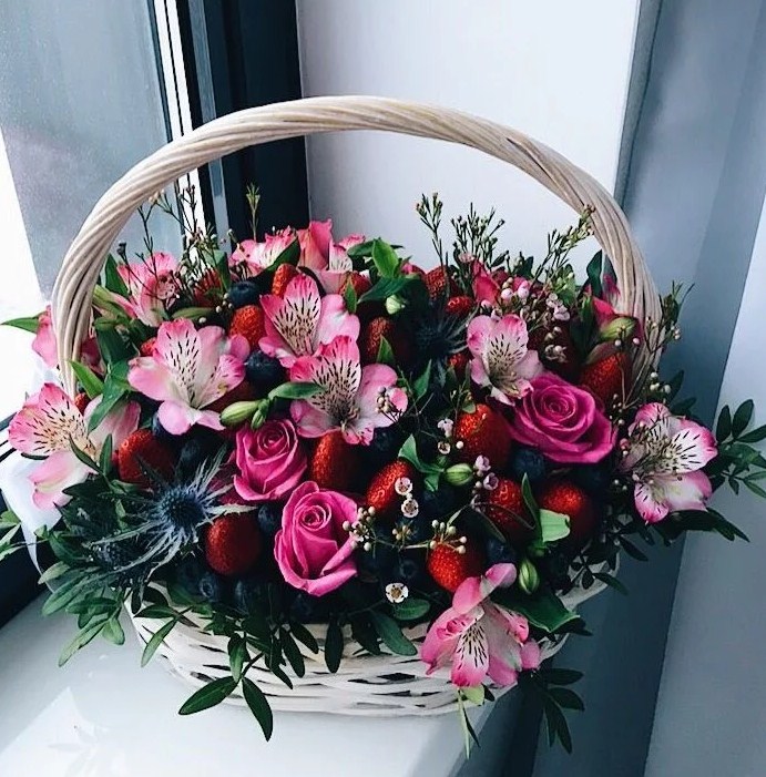 Фото корзины с цветами премиум-класса