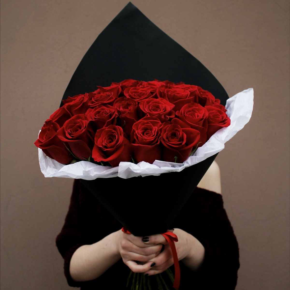 Букет из красных роз "Рубиновая страсть"
