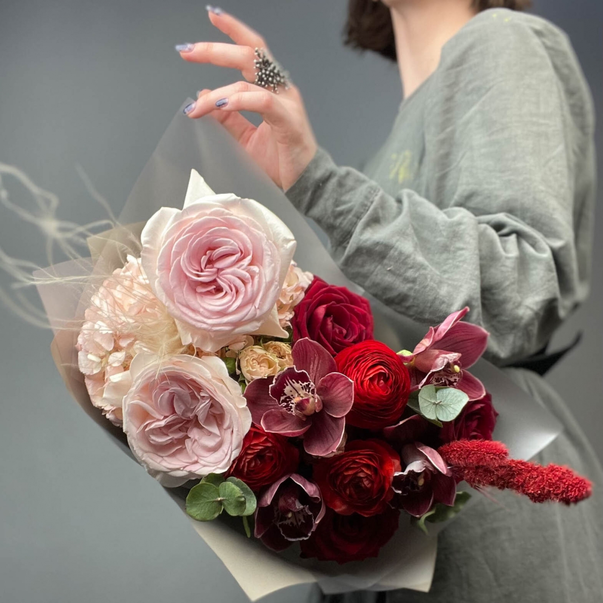 Букет из роз и орхидей "Эмоции любви"