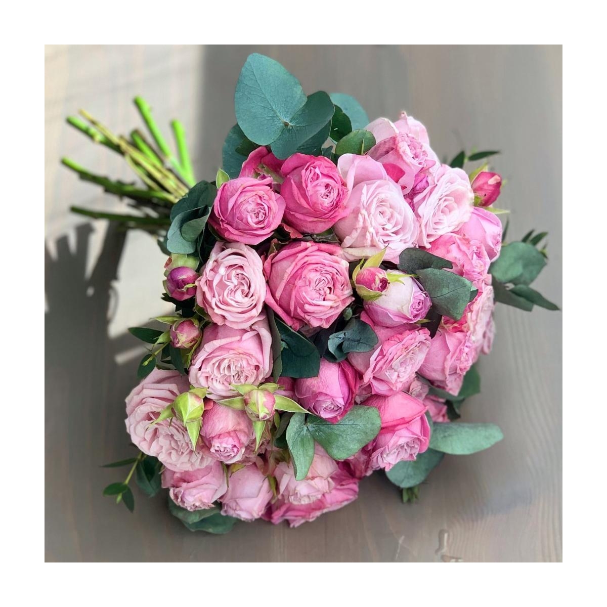 Розовый букет невесты из кустовых роз