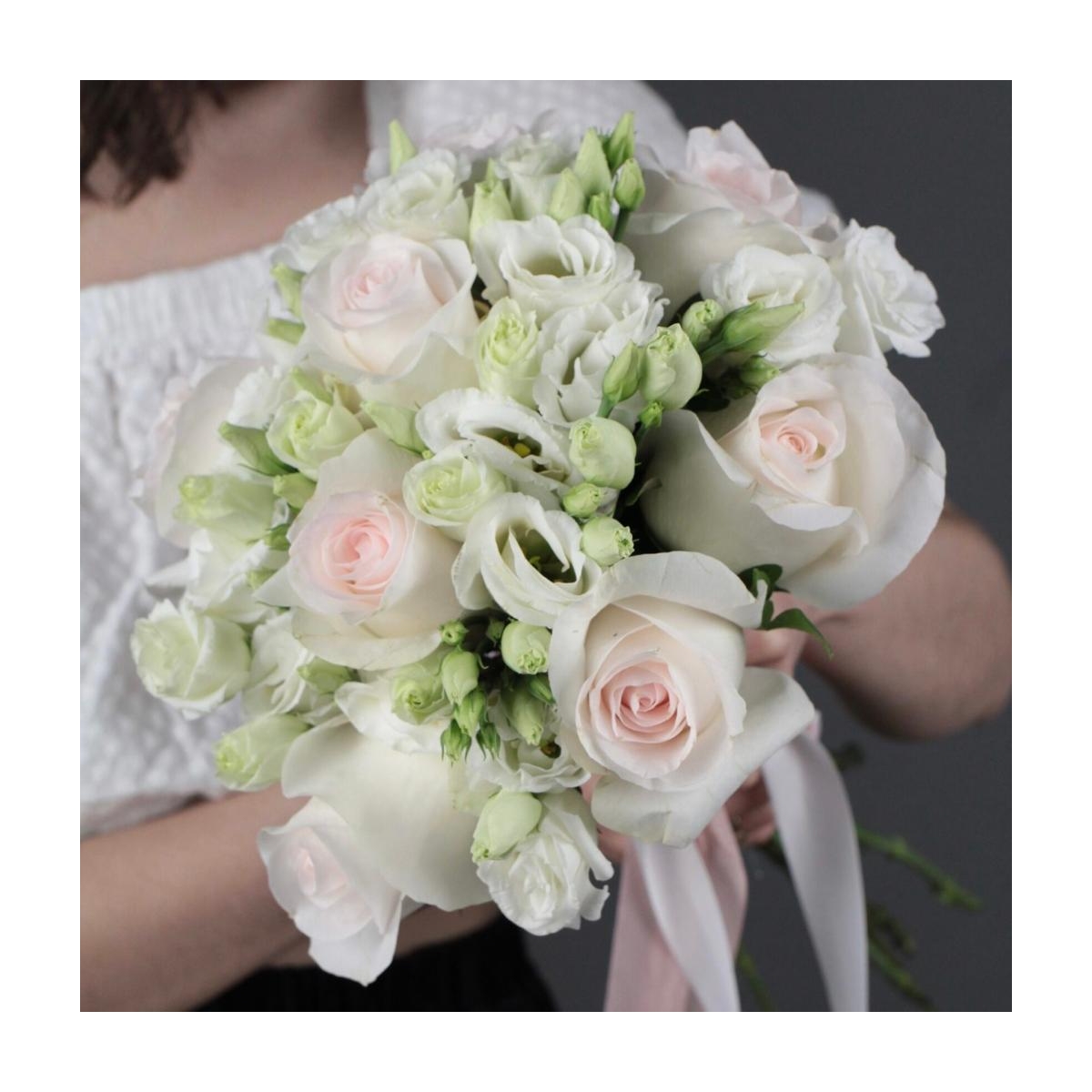 Свадебный букет «Роза и лизиантус»
