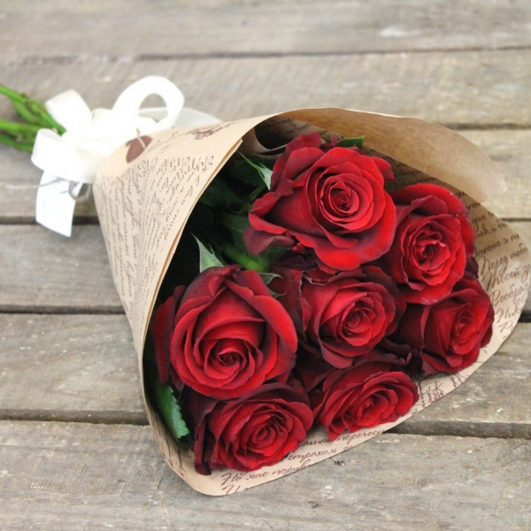 Букет из 7 красных роз "Письмо Татьяны"