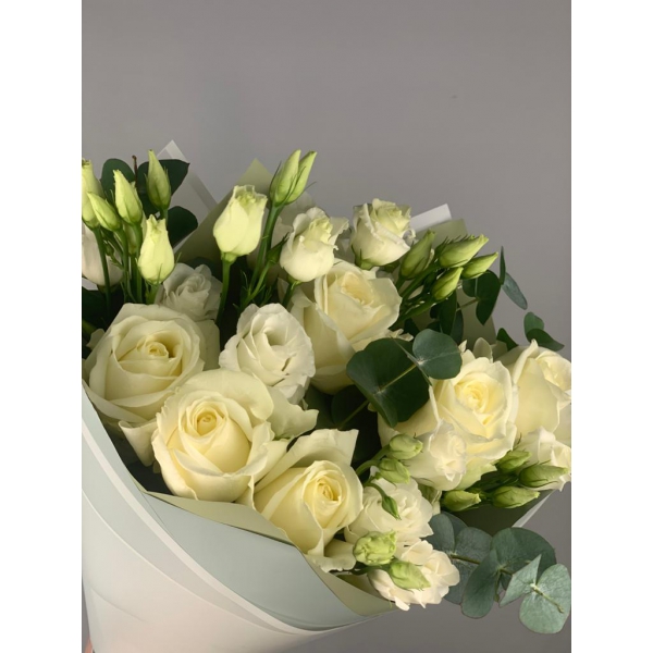 Букет с белыми розами «Влюбленность». Фото 1