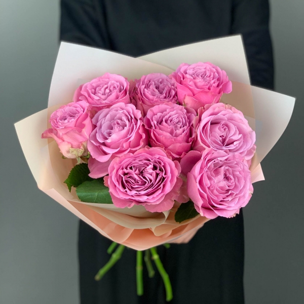 Букет из ярко-розовых пионовидных роз. Фото 1