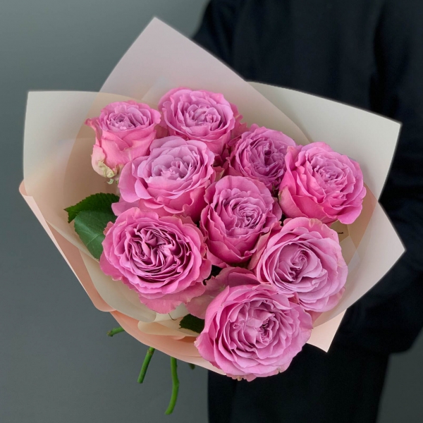 Букет из ярко-розовых пионовидных роз. Фото 2