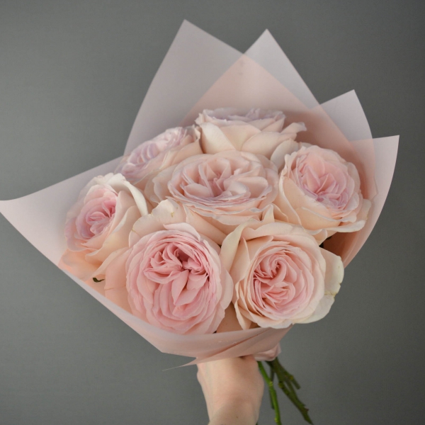 Букет из розовых пионовидных роз