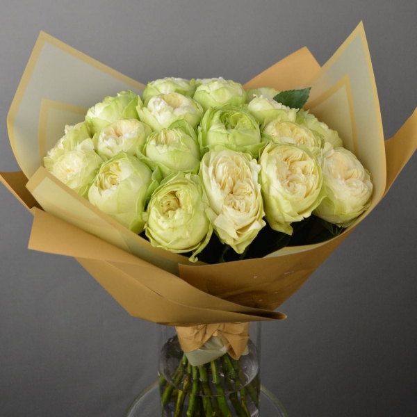 Букет из белых пионовидных роз. Фото 3
