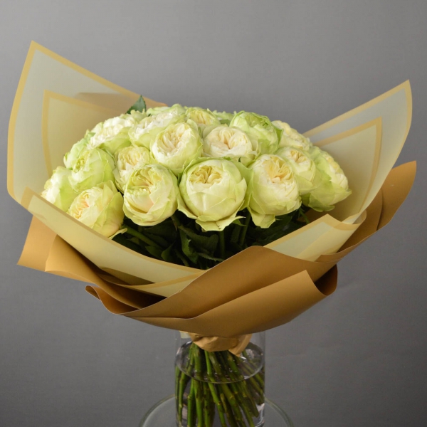 Букет из белых пионовидных роз. Фото 4