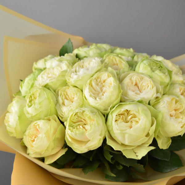 Букет из белых пионовидных роз. Фото 5