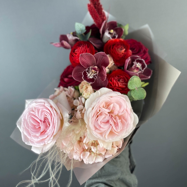 Букет из роз и орхидей "Эмоции любви". Фото 1