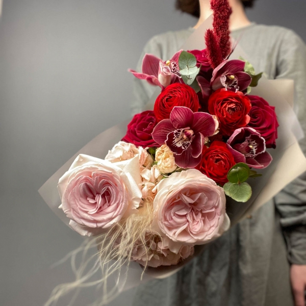 Букет из роз и орхидей "Эмоции любви". Фото 2