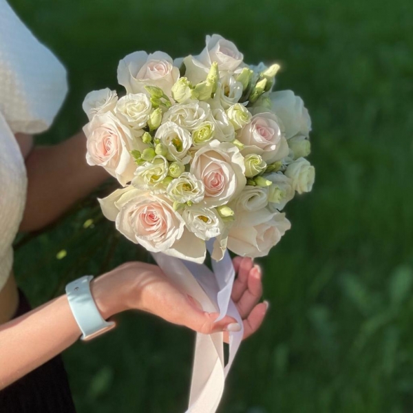 Свадебный букет «Роза и лизиантус». Фото 1